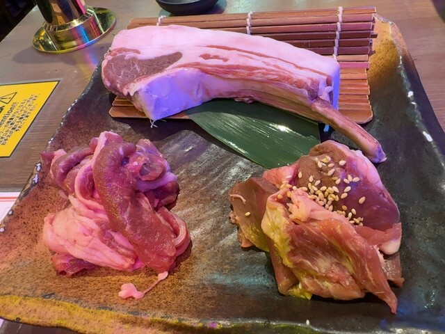 음식 외에는 그다지 추천할 만한 곳이 아니었습니다. ∴ 焼肉ホルモンジンギスカン酒場 れもん
