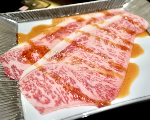 최고급 검은색 암톰 소 요리를 만끽했습니다♪