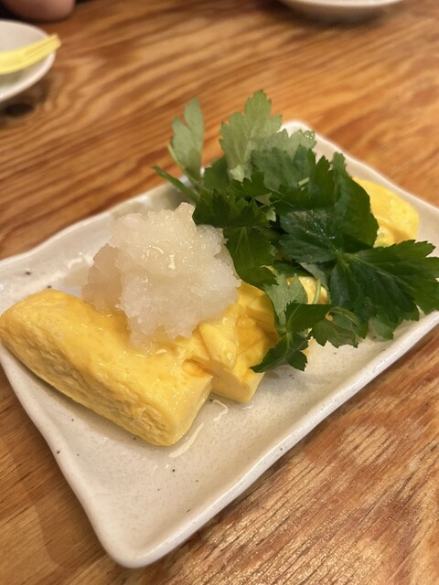 고기 요리가 매우 맛있어요! 분위기도 서비스도 모두 훌륭합니다.