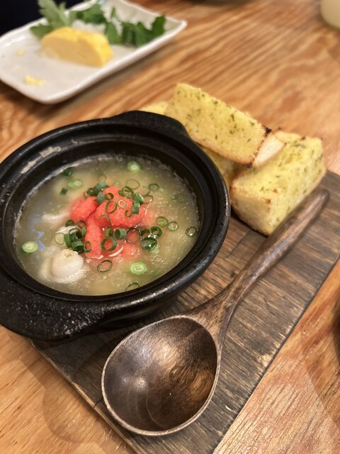 고기 요리가 매우 맛있어요! 분위기도 서비스도 모두 훌륭합니다.