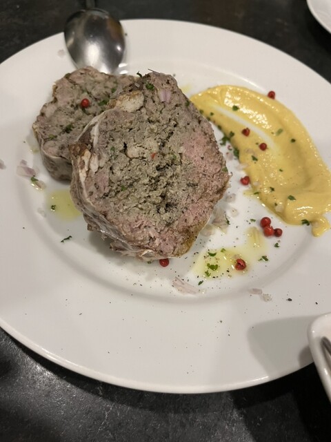 칼투네는 맛이 훌륭하고 분위기가 최고인 가게입니다!