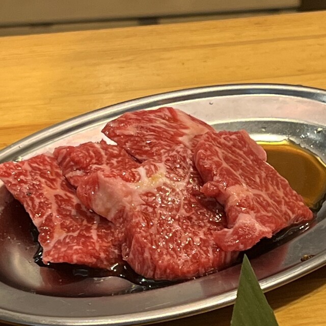 이 레스토랑은 꼭 먹어봐야 해요! 시마초우도 괜찮았어요! 담배를 허용한다는 점은 아쉽네요.