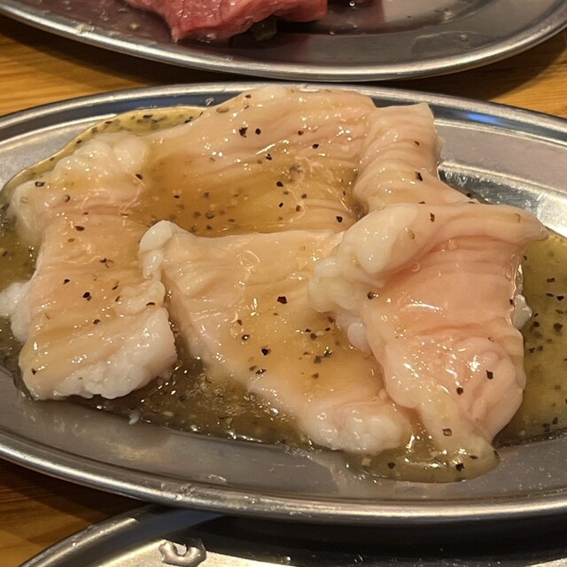 이 레스토랑은 꼭 먹어봐야 해요! 시마초우도 괜찮았어요! 담배를 허용한다는 점은 아쉽네요.