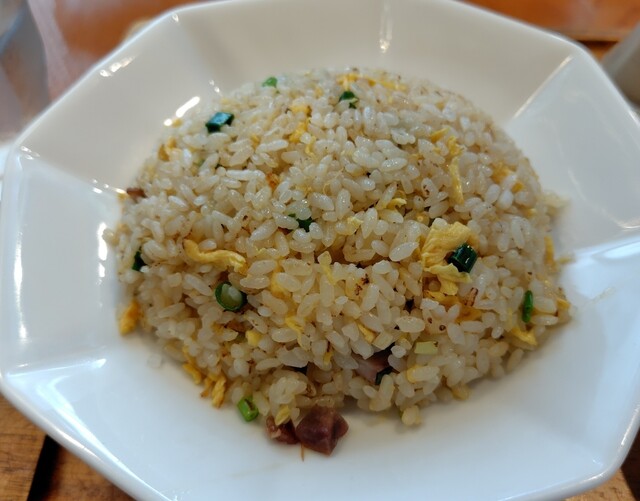 갈라진 듯한 차하엔