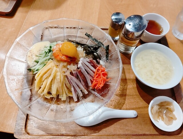 갈라진 듯한 차하엔