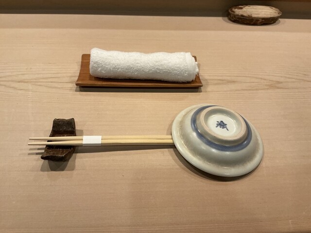 新橋清水でプライベート予約をしました。この愛されるレストランは、本当に江戸前寿司の豊かな伝統を思い出させてくれます!