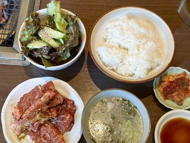 올큐 야키점에서 맛보는 "로스 칼비 정식" 점심