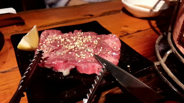 予想していたよりも煙が多い！コンタクトレンズを着用している場合は注意してください！