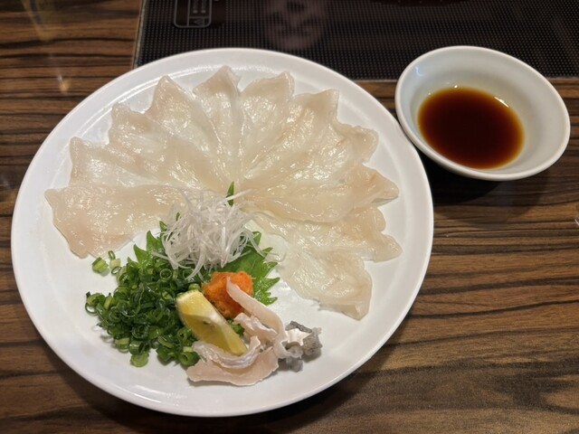 테사, 테치리, 그리고 튀김까지, 천연 오징어 세트입니다. 비렛주도 맛있어요.