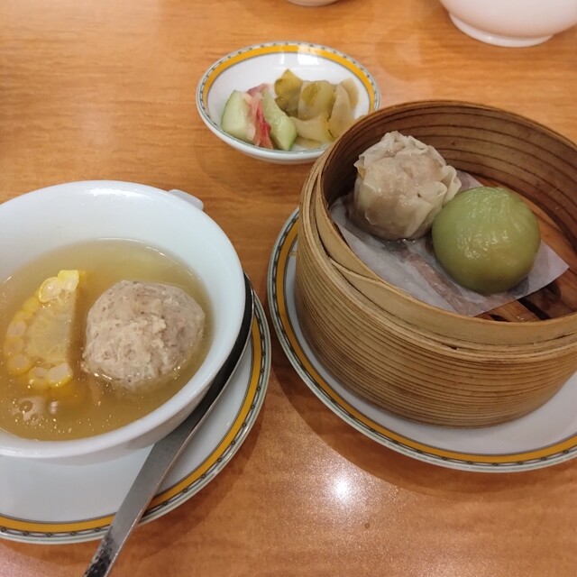 모아둔 JRE 포인트로 런치 코스. 메인 요리인 아사히툰은 고급스러운 맛으로, 양도 충분합니다.