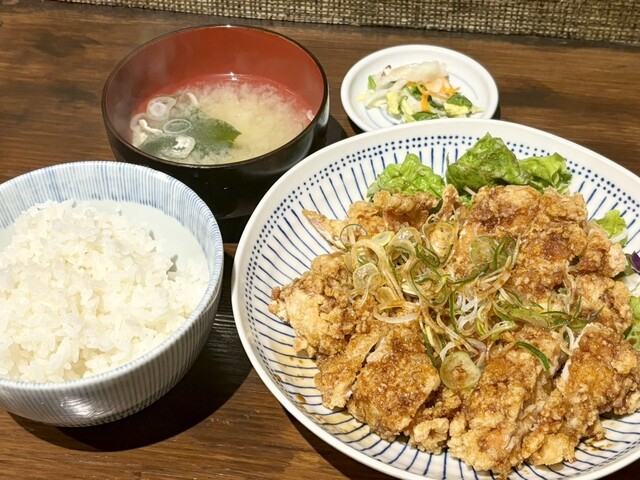 제가 생각하기에 일본에서 가장 맛있는 기름닭입니다.