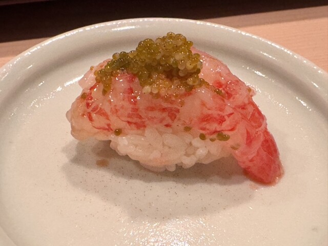 While enjoying the beautiful courtyard, I enjoyed the delicious sushi prepared by the skilled chef Sano. It was a moment of pure happiness! Both my body and mind were refreshed♪