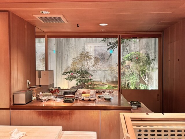 While enjoying the beautiful courtyard, I enjoyed the delicious sushi prepared by the skilled chef Sano. It was a moment of pure happiness! Both my body and mind were refreshed♪