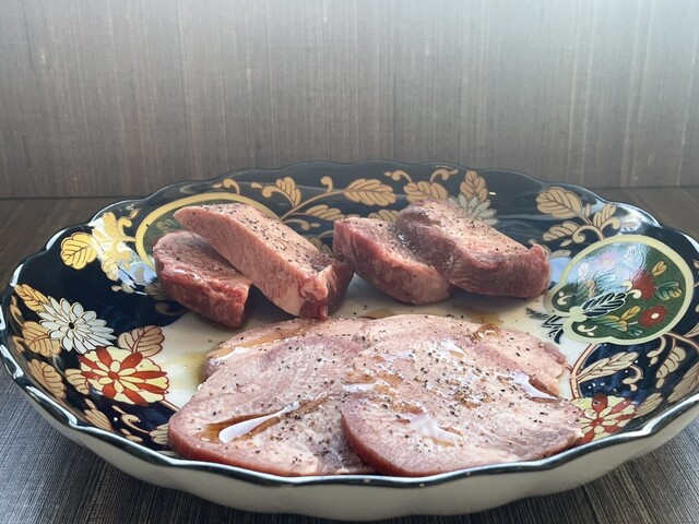 부드럽고 매끄러운 미르피유 로스에 뜨거운 국물을 충분히 넣었습니다.