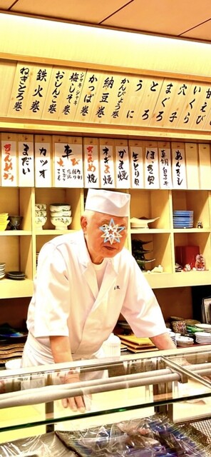桜と寿司の幸せな夜、スシマサで