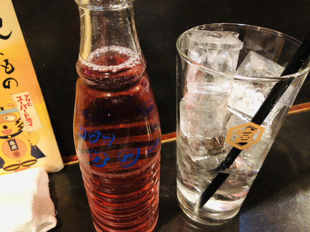 居酒屋での笑い声