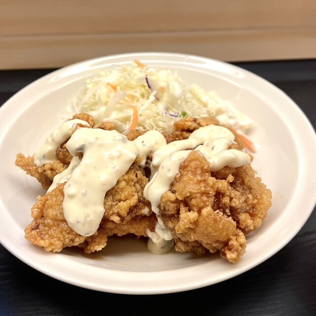 位於日本橋中心地帶，經營多年的露天酒館的午餐