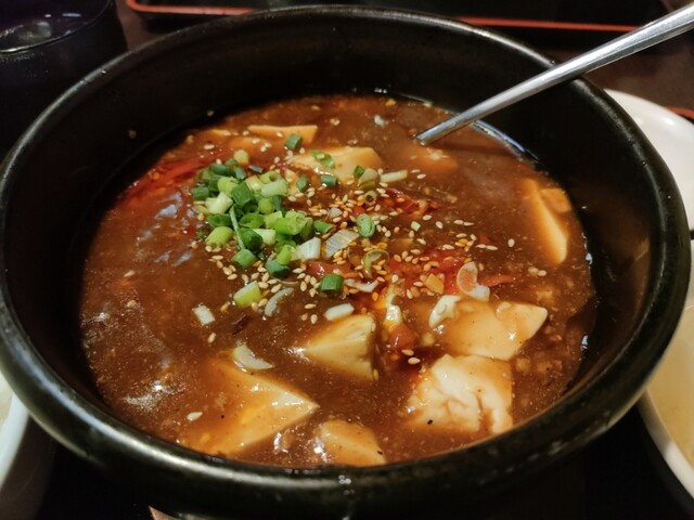 본격적인 마파두부가 맛있어요! 1000엔 이하의 라운드 메뉴도 다양합니다!