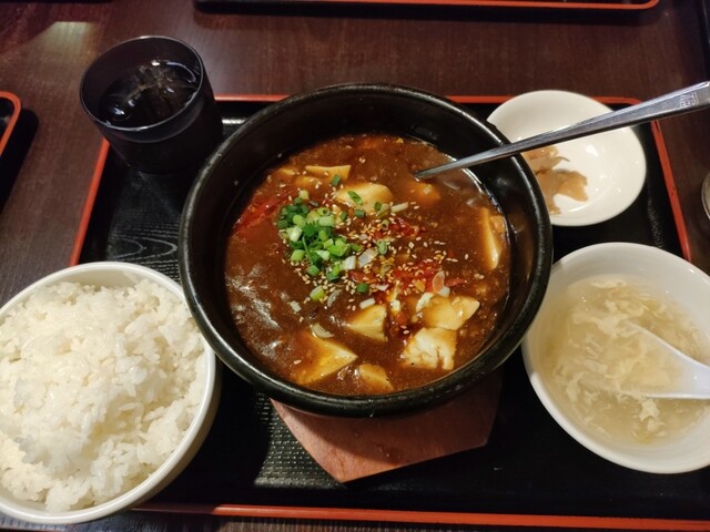 본격적인 마파두부가 맛있어요! 1000엔 이하의 라운드 메뉴도 다양합니다!