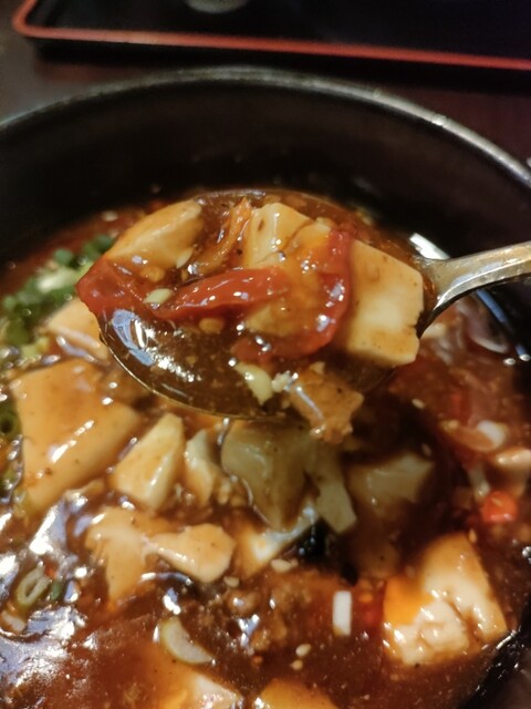 본격적인 마파두부가 맛있어요! 1000엔 이하의 라운드 메뉴도 다양합니다!