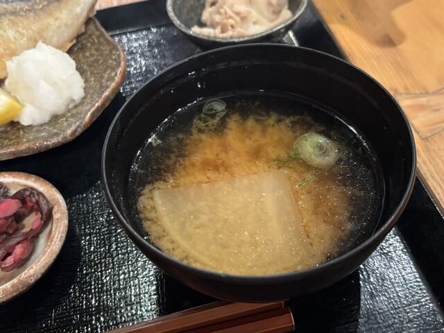 整根的原始烤肉，真是奢侈的午餐啊。