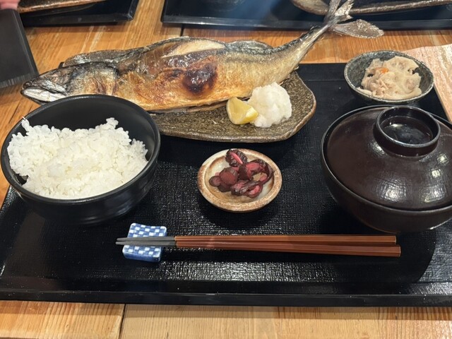 整根的原始烤肉，真是奢侈的午餐啊。