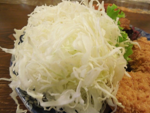 정말이지, 신주쿠 사보텐의 돈카츠는 맛있어요! 차가워도 바삭바삭한 식감이 그대로 남아서 정말 맛있습니다!