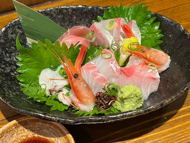 살코우와 단품 반찬의 품질이 훌륭합니다.