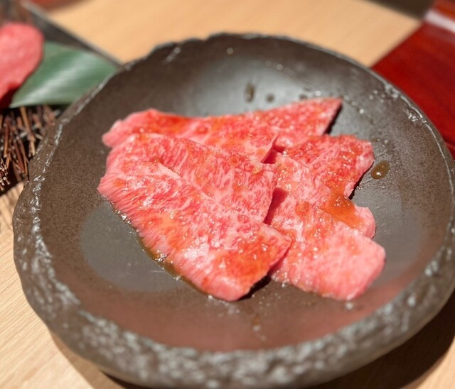 개인실에서 맛보는… 최고의 가가미샤 A5 검은털 소고기♪ 주말 라운드리 코스의 가성비가 정말 훌륭하답니다！！(*´Д｀*)