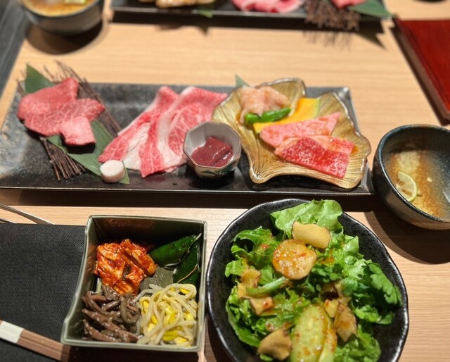 개인실에서 맛보는… 최고의 가가미샤 A5 검은털 소고기♪ 주말 라운드리 코스의 가성비가 정말 훌륭하답니다！！(*´Д｀*)