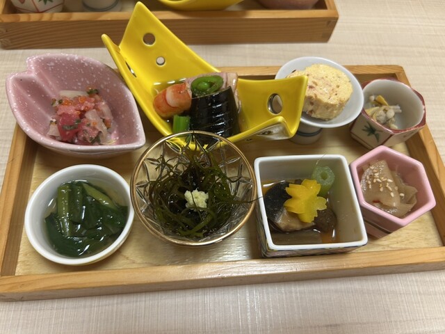 카즈미야의 봄의 요리은 제철인 청어와 오징어를 사용합니다.