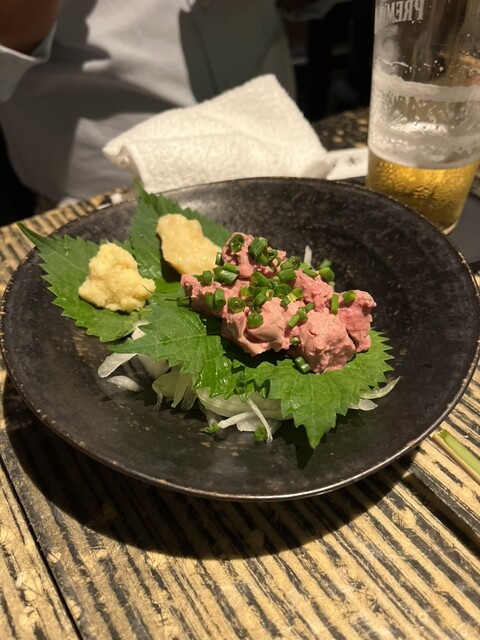 크고 화려한 꼬치 요리, 고기의 육수가 넘쳐나는 행복한 음식! 치쿠쿠야 @우에코키마치