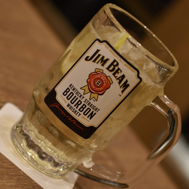 プラント・オー・アット・ナイトは、手軽に飲み物を楽しめるスタイリッシュな店です。