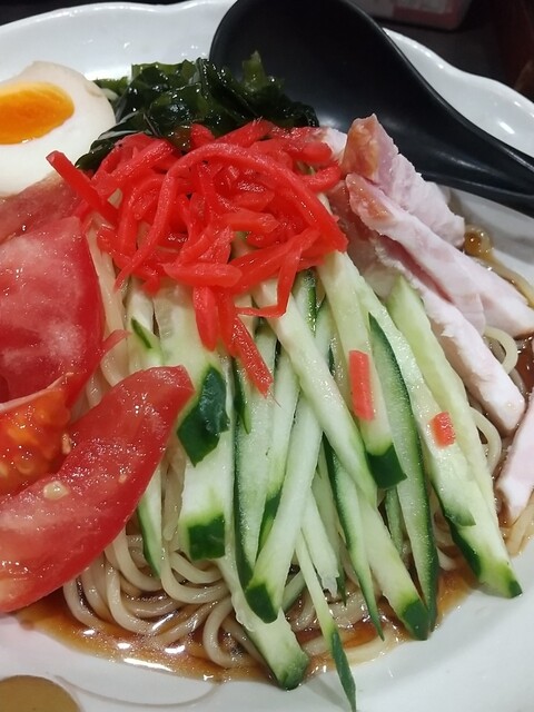 십오구에 위치한, 상큼한 맛의 차가운 중화요리.