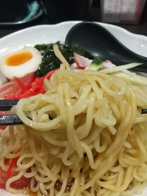 십오구에 위치한, 상큼한 맛의 차가운 중화요리.