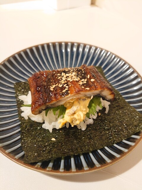 【도에가이 은자】手作りの雰囲気が漂う店内、魚をメインにした居酒屋。