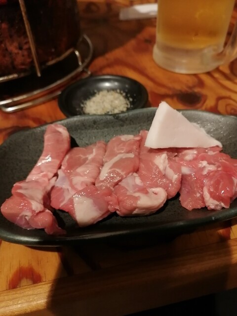 駅の近くにある、非常に満足のいくレストランです。食べ放題のラム肉がなくてもね！