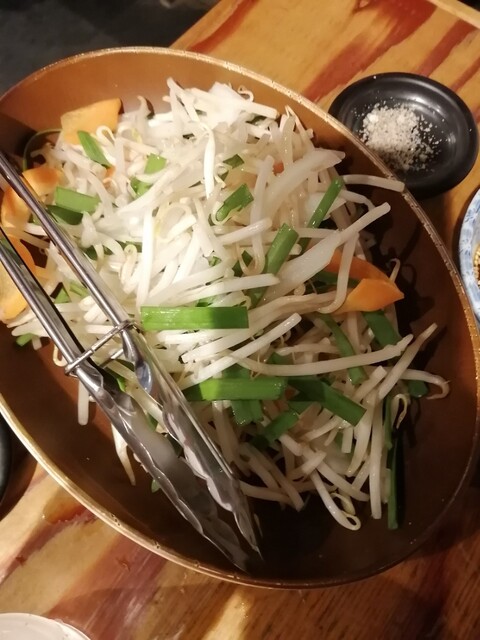 駅の近くにある、非常に満足のいくレストランです。食べ放題のラム肉がなくてもね！