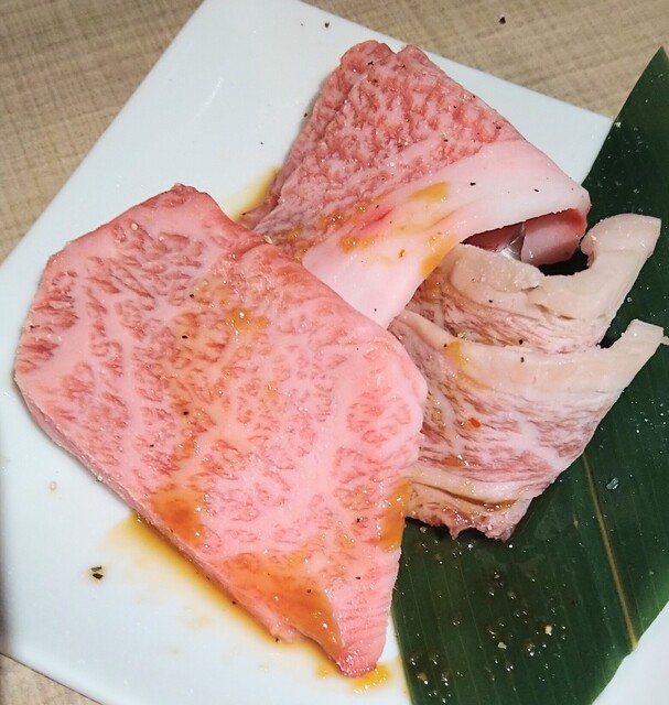 뜻밖에 좋은 곳에서 특별한 일본 소고기 구이 식사가 가능합니다.