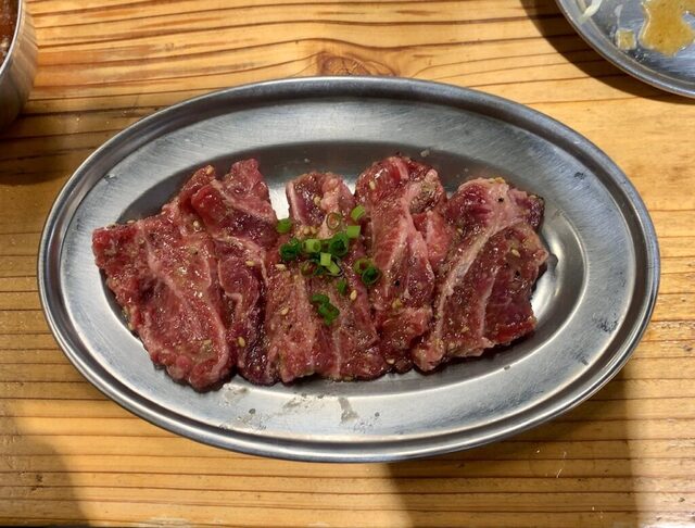 효과적이고 즐거운 방식으로 두 사람이 함께 육류를 즐기다 @上野広小路