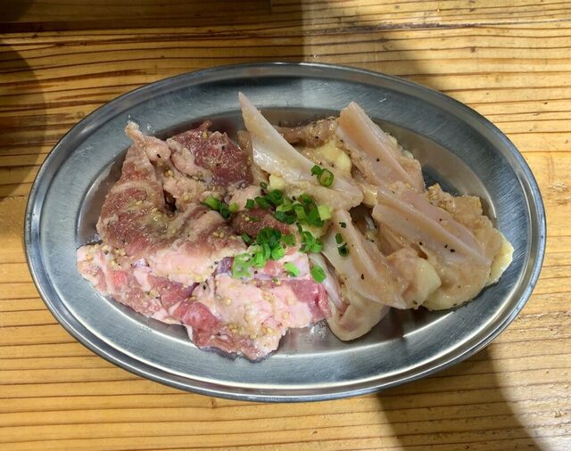효과적이고 즐거운 방식으로 두 사람이 함께 육류를 즐기다 @上野広小路