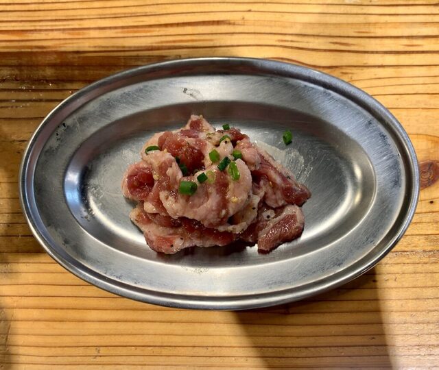 효과적이고 즐거운 방식으로 두 사람이 함께 육류를 즐기다 @上野広小路