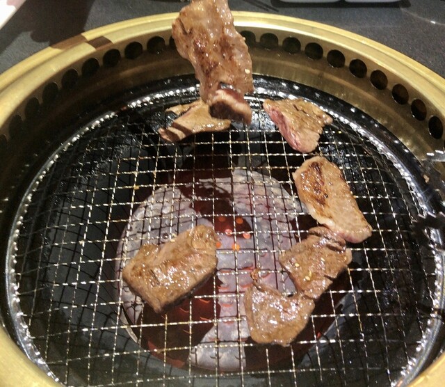 飲み物と肉料理は無制限で、お好きな量を楽しめます。