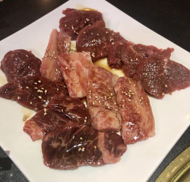 飲み物と肉料理は無制限で、お好きな量を楽しめます。