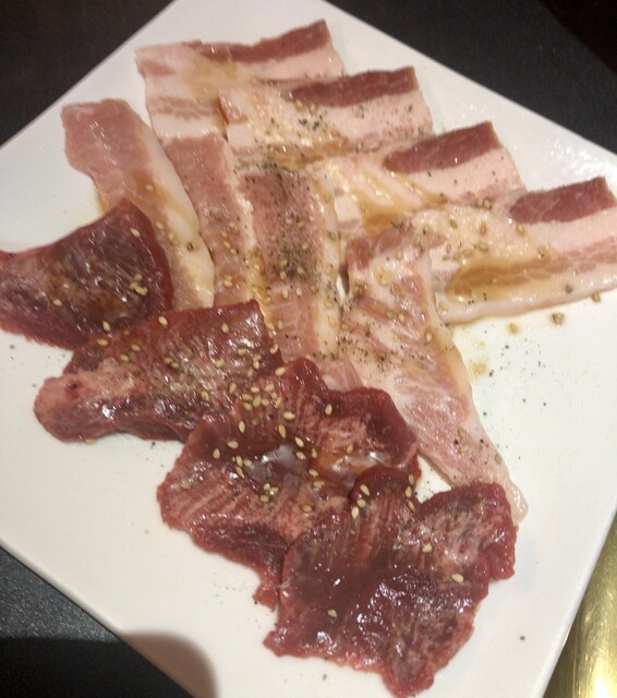 飲み物と肉料理は無制限で、お好きな量を楽しめます。