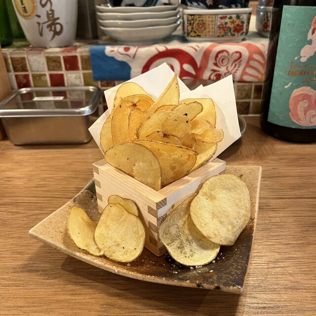 다시 가고 싶어요!! 튀김류가 메인이고, 모든 음식이 맛있으며 술도 여러 종류가 있어요.