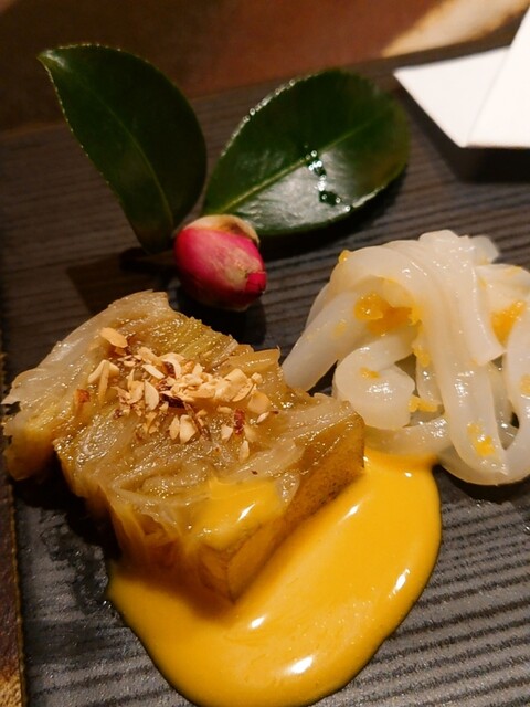 아시카의 여행 식사 기록! 엄선된 사가 소와 계절의 진귀한 요리가 멋진 긴자의 워모던 스타일로 완벽하게 조합된 레스토랑!