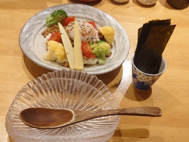 創造的な焼き鳥料理の隠れた名店
