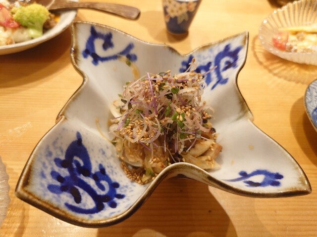 創造的な焼き鳥料理の隠れた名店