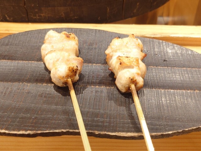 創造的な焼き鳥料理の隠れた名店